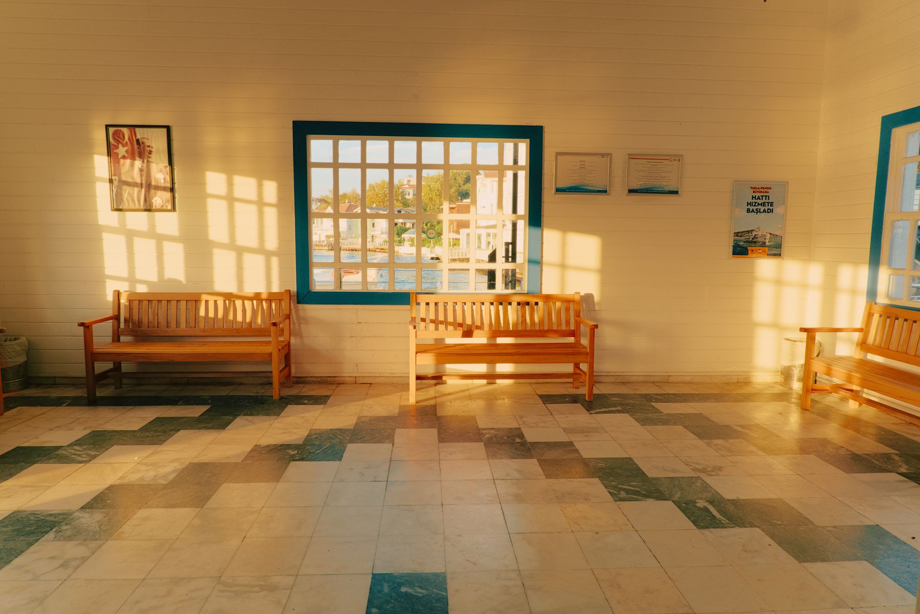 Light through a window in a quiet room